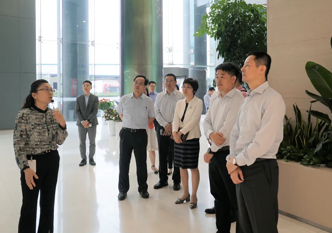 上海市委常委、副市长吴清一行莅临尊龙凯时技术调研指导